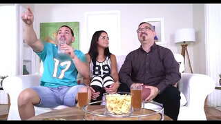 Després d&#039;una hora i mitja, va continuar colpejant ella molt dur i ella també va començar a aixecar el meu cul en cada un dels meus cops i suport-me tot el temps, ella va dir-me que sí, uhffh, posar una mica més, això sí. Dos plens a l&#039;interior