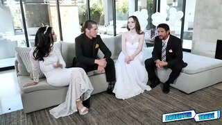 Očka pomoč iz svoje stepdaughters Hazel Moore in Jazmin Luv, da bi dobili nekaj seks znanja