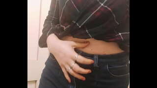 Big Boobs kubekho inkqubela Bemvelo Dlala Pussy kuyo indlu yangasese ngexesha Travelling