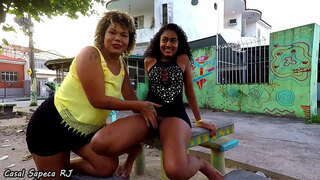 Novinha tira ny mascara com o casal sapeca