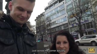 HUNT4K.Vadász talál kapzsi kurva Jocelyne Z a Vaclav téren Prágában HUNT4K.Vadász talál kapzsi kurva Jocelyne Z a Vaclav téren Prágában