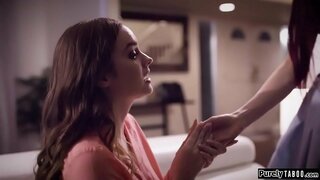 Teen shpejt ndryshimet e takimit kohën e datën e saj të shish-in e ka me një vajzë, ajo takoi online.Ajo ndryshon veten të duket si e saj sis dhe tregon deri ifo saj datat e shtëpisë.Ajo manipulon vajzë në seks