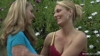 Enkulu tits kwi lesbian rampage