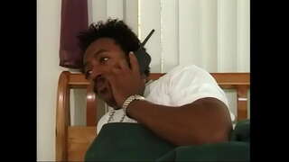 Nero Sexy donna con i capelli rossi e grandi tette dà POMPINO e poi ottiene la sua figa riempito con cazzo nero all&#039;interno